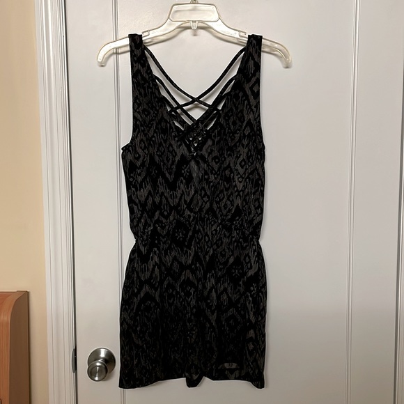 UO - black geo printed romper - M (fits S) - Picture 3 of 4